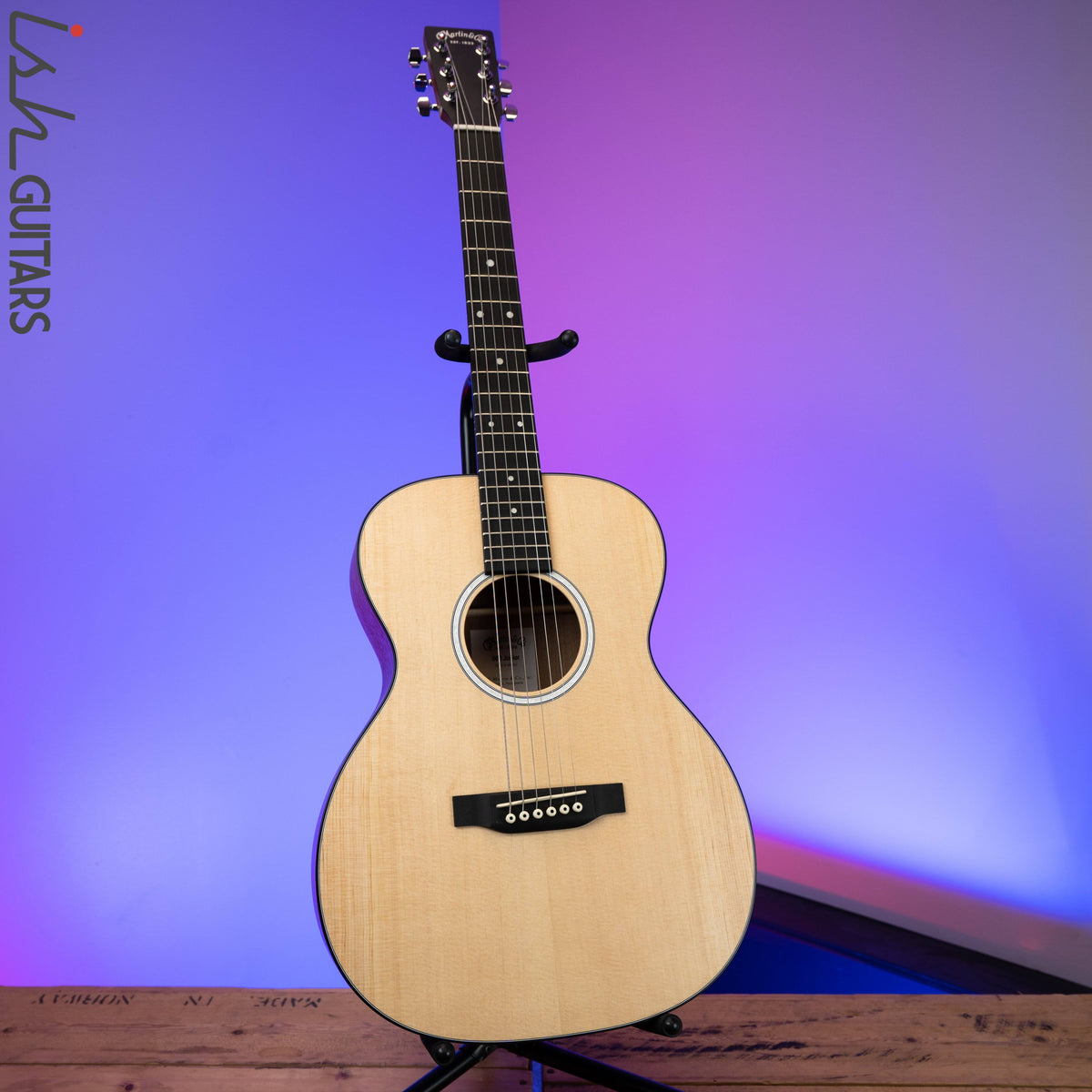 000Jr-10 Acoustic Guitar B887594