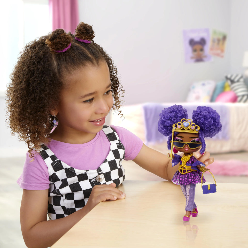Fashion Doll Cassie Cool with 10+ Surprises Y22269
